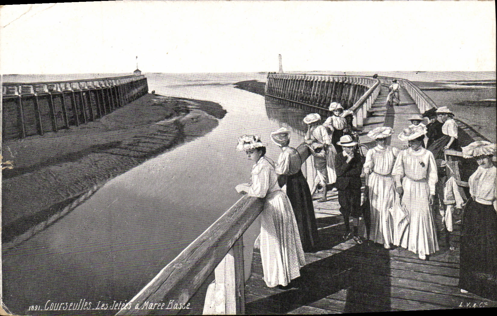 Courseulles — Die Piers bei Ebbe — L.V.A.C.S.