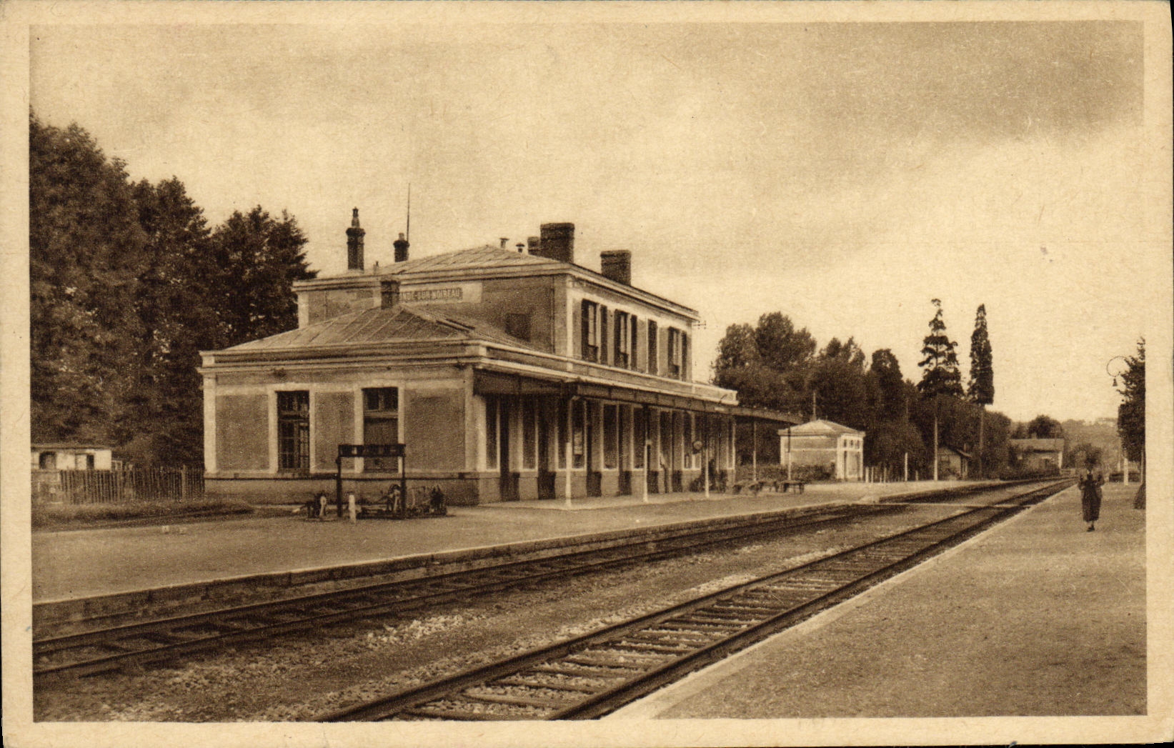 CPA Conde Sur Noireau La Gare