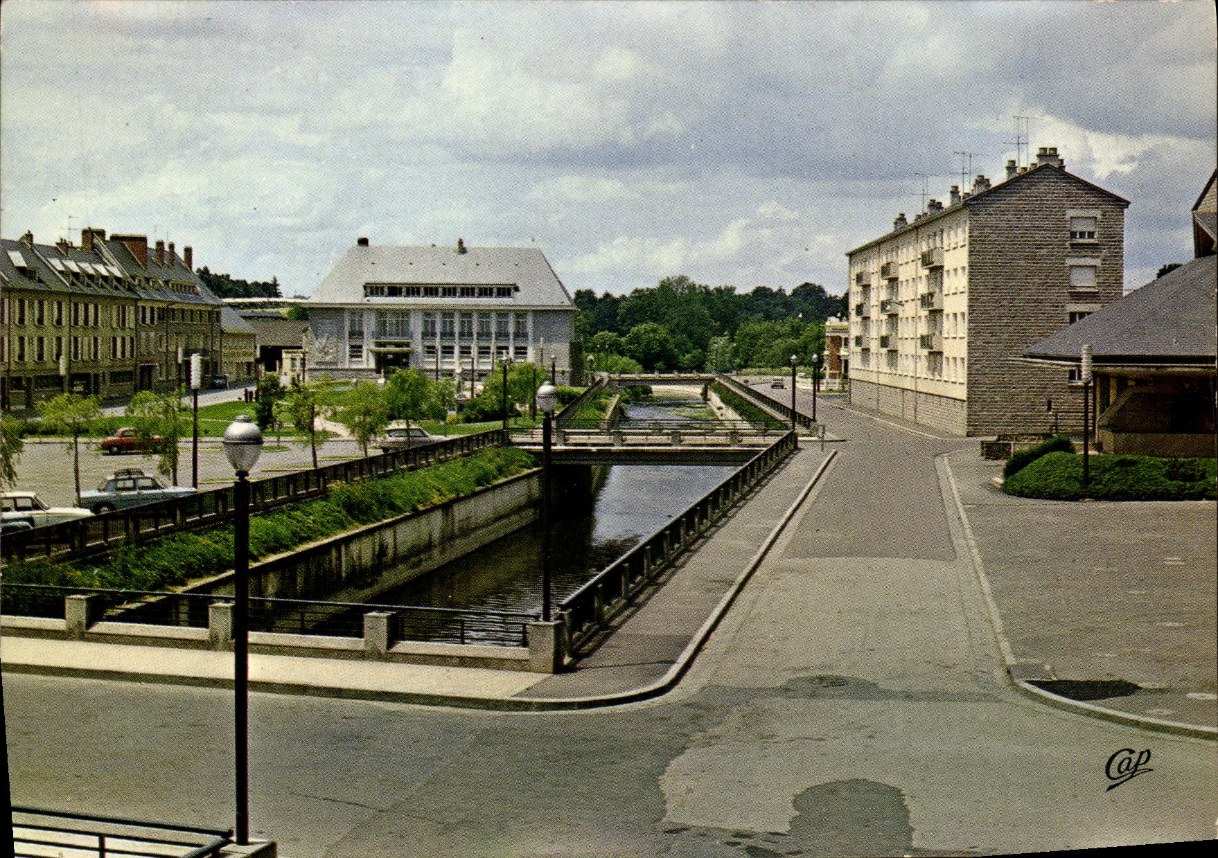 Conde-sur-Noireau — Le Noireau et l'Hôtel de Ville — Édicap