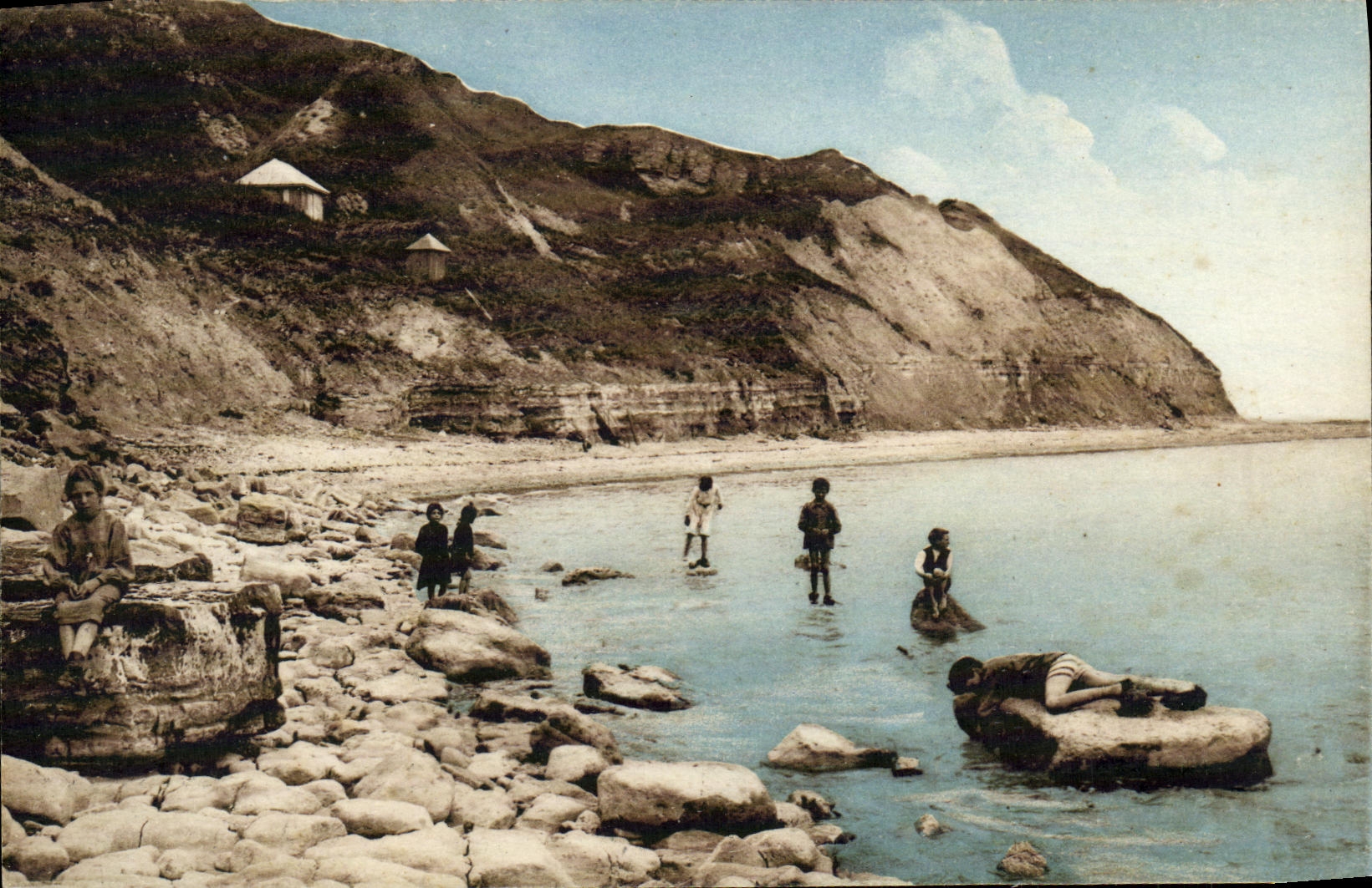 Les Rochers et les Falaises du Bouffay — Commes (Calvados) — A. Duhorc, édit.