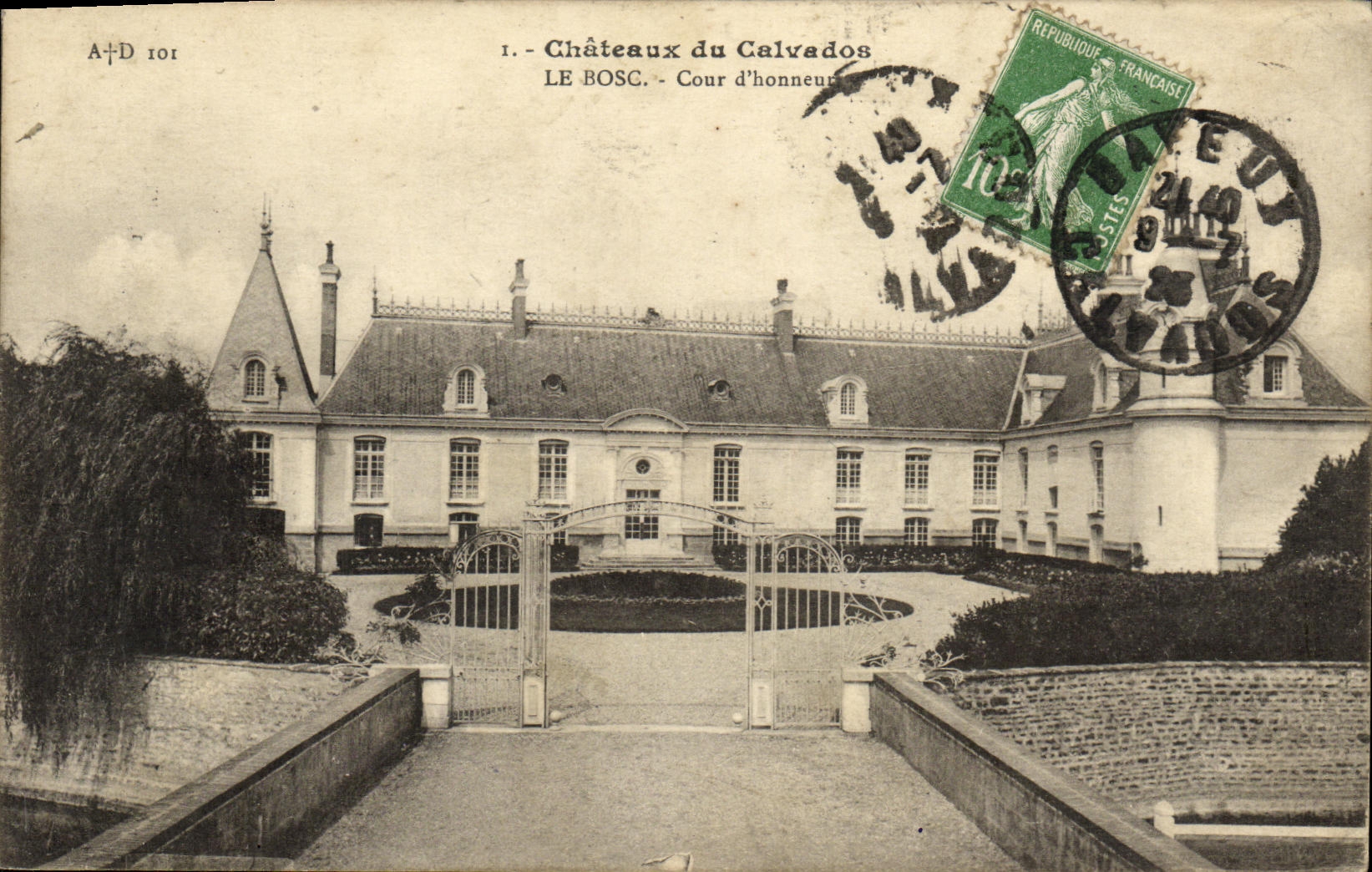 Le Bosc - Cour d'honneur — Châteaux du Calvados — éditeur A+D 101