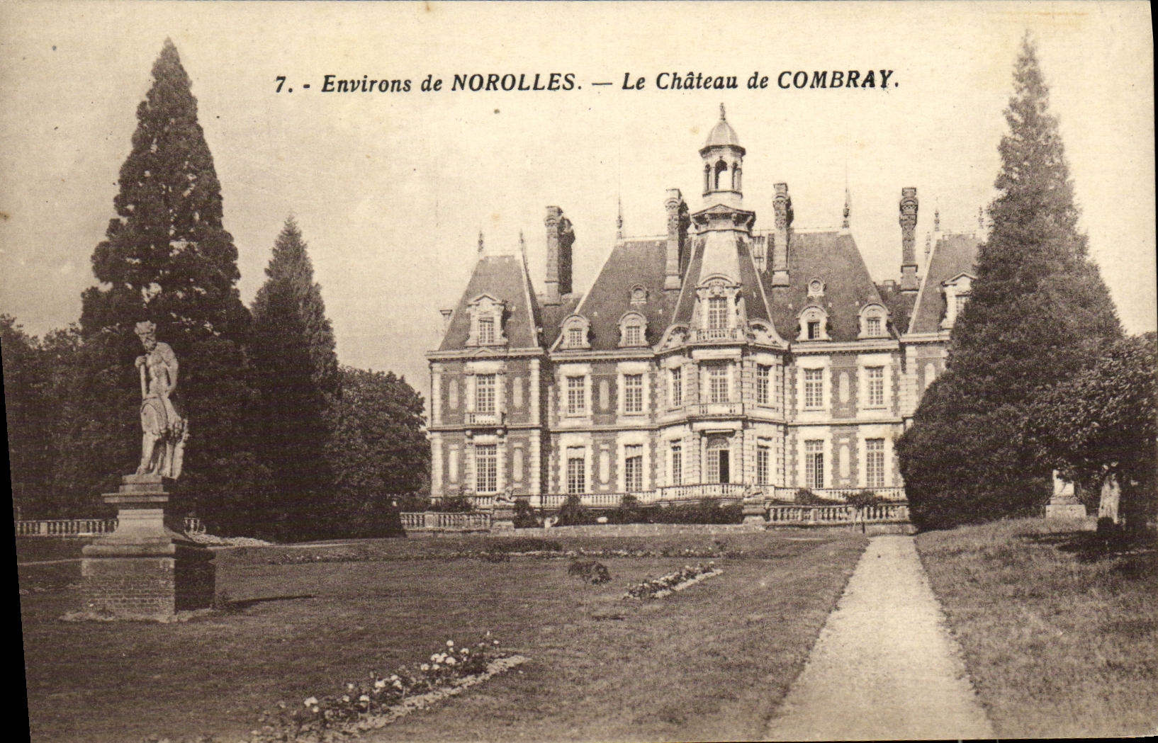 Environs de NOROLLES — Le Château de COMBRAY — Photo Kochlaeux