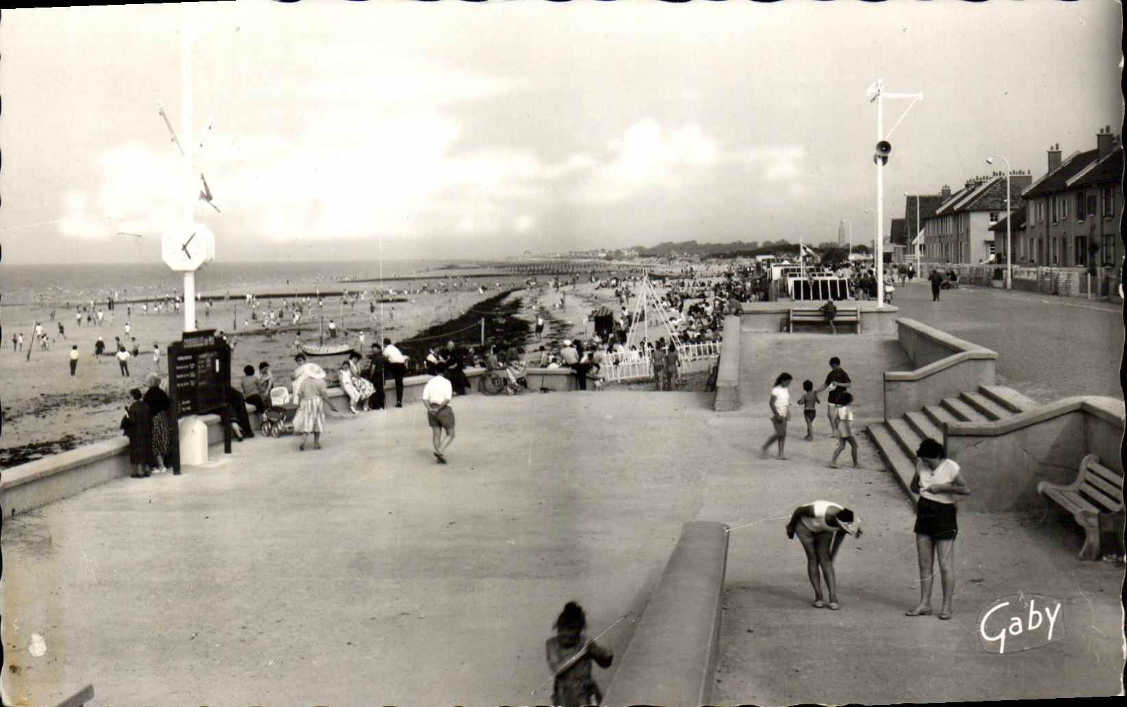 Courselle-sur-Mer — Esplanade de la Digue und die Strandpromenade — Éditions Gaby