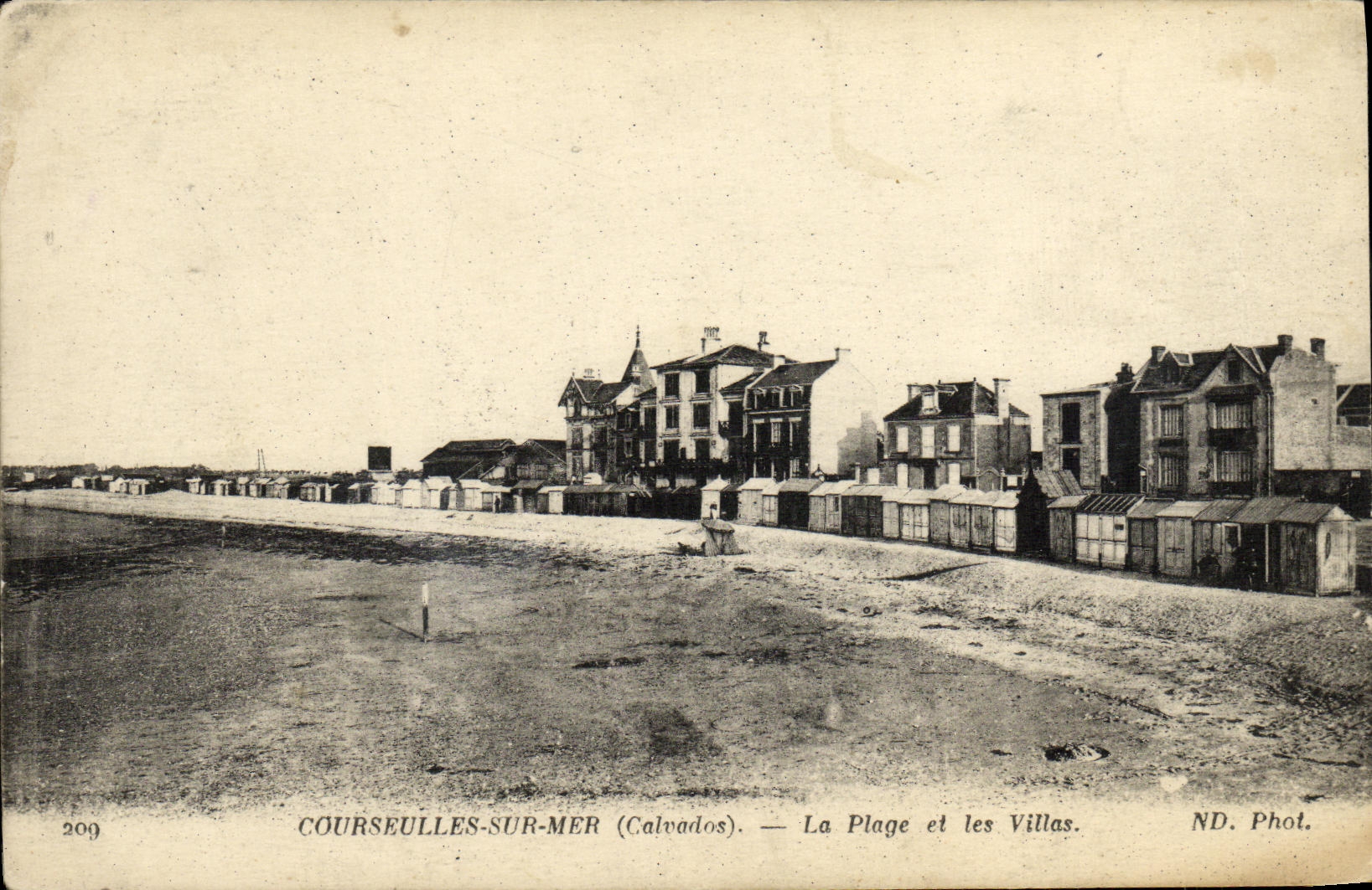 COURSEULLES-SUR-MER (Calvados) — La Plage et les Villas. ND. Phot. N° 209