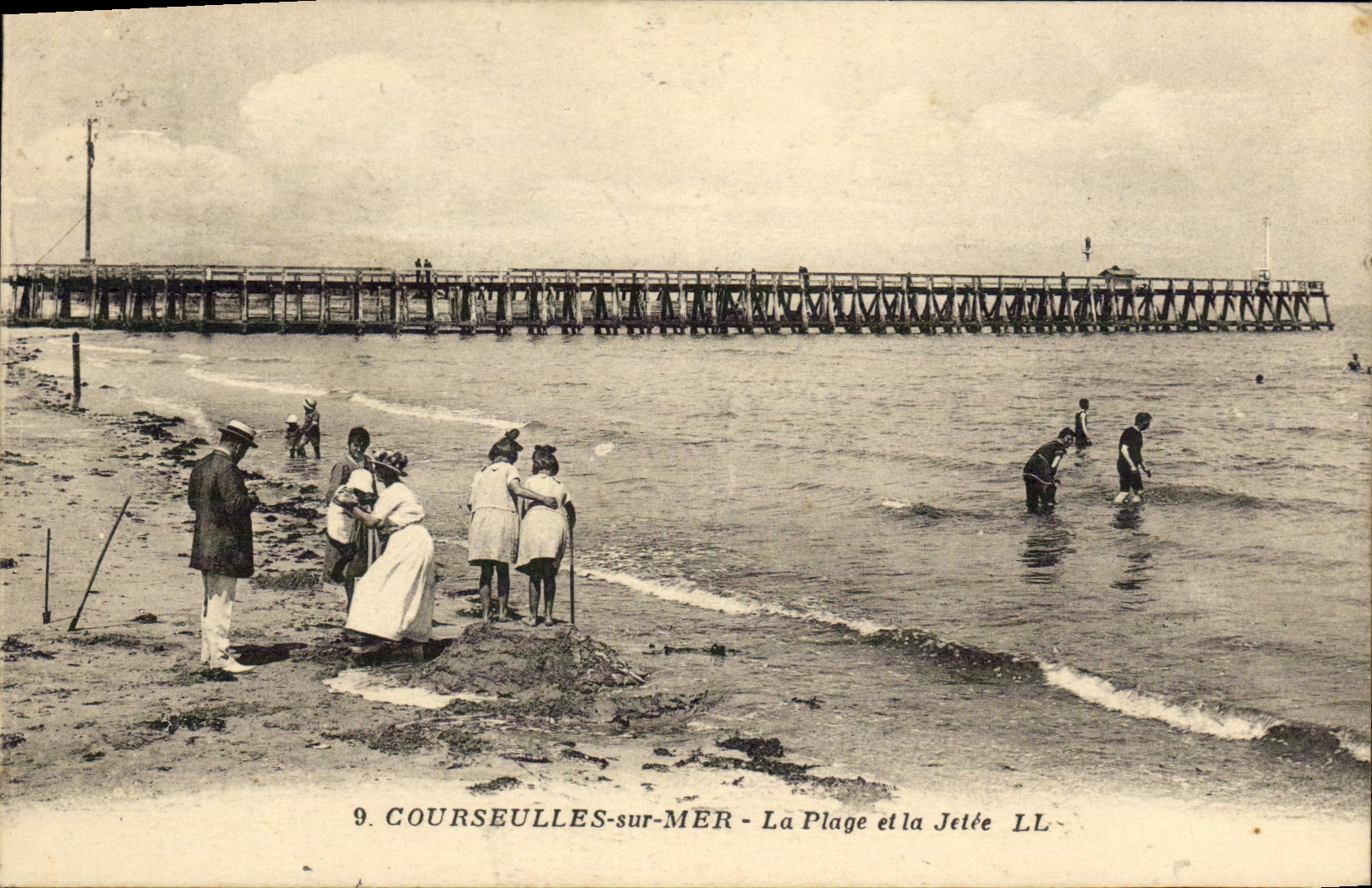 COURSEULLES-sur-MER — La Plage et la Jetée — LL, n°9