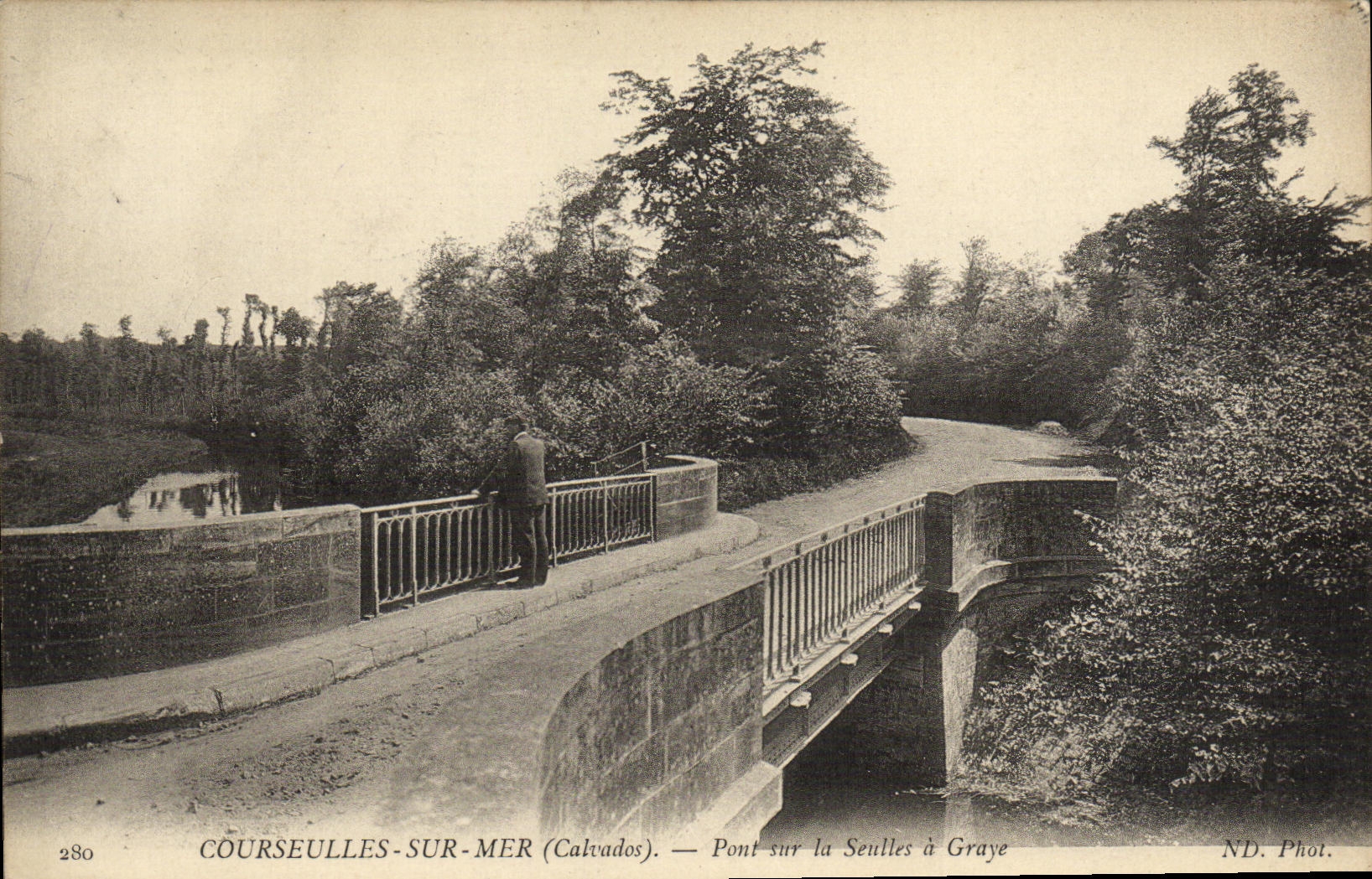 COURSEULLES-SUR-MER (Calvados) — Pont sur la Seulle à Graye
