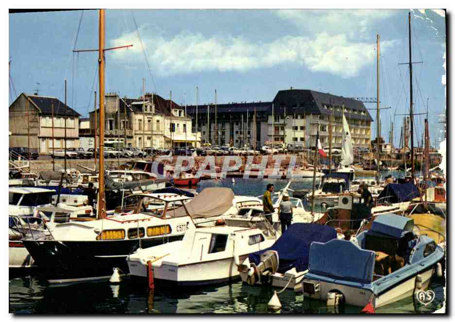 CPM Courseulles Sur Mer Le port Bassin des yachts Bateaux 