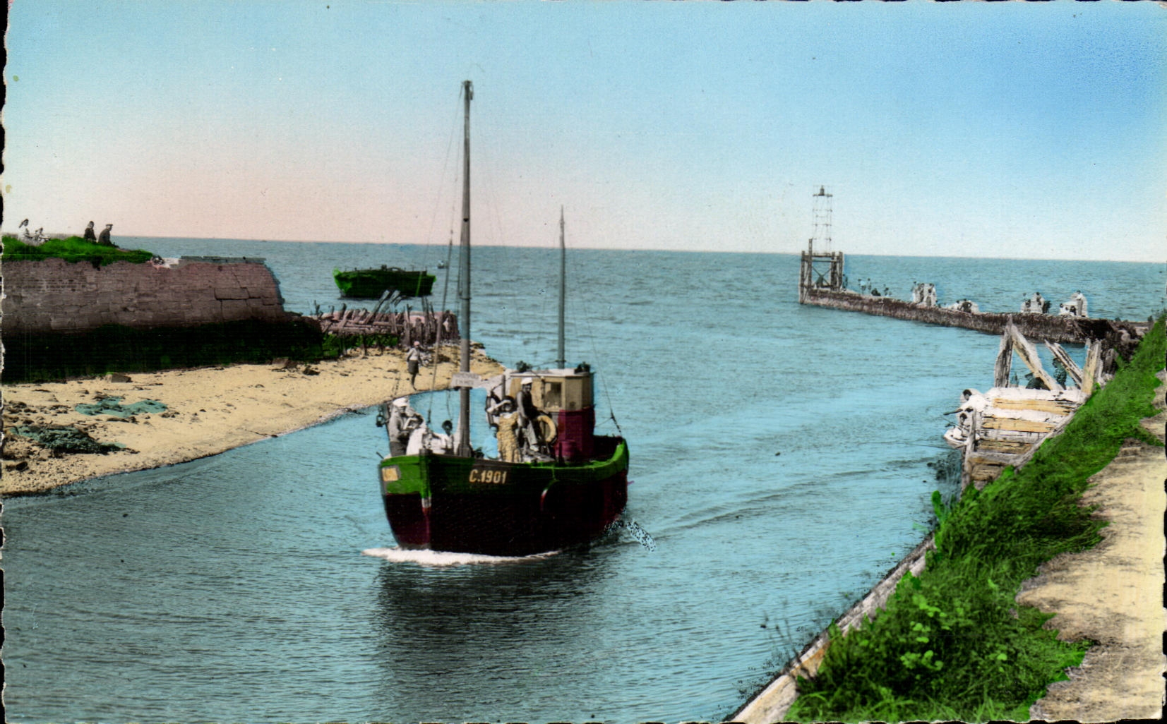 COURSEULLES-sur-MER — Ankunft am Hafen des Freizeitbootes — Verlag J.F.M.