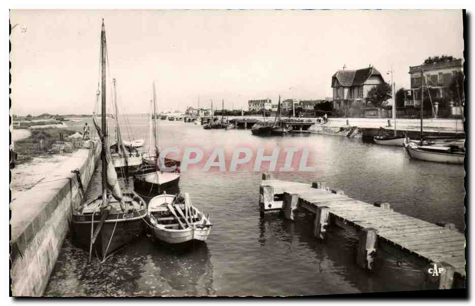 CPM Courseulles Sur Mer Le Port Bateaux