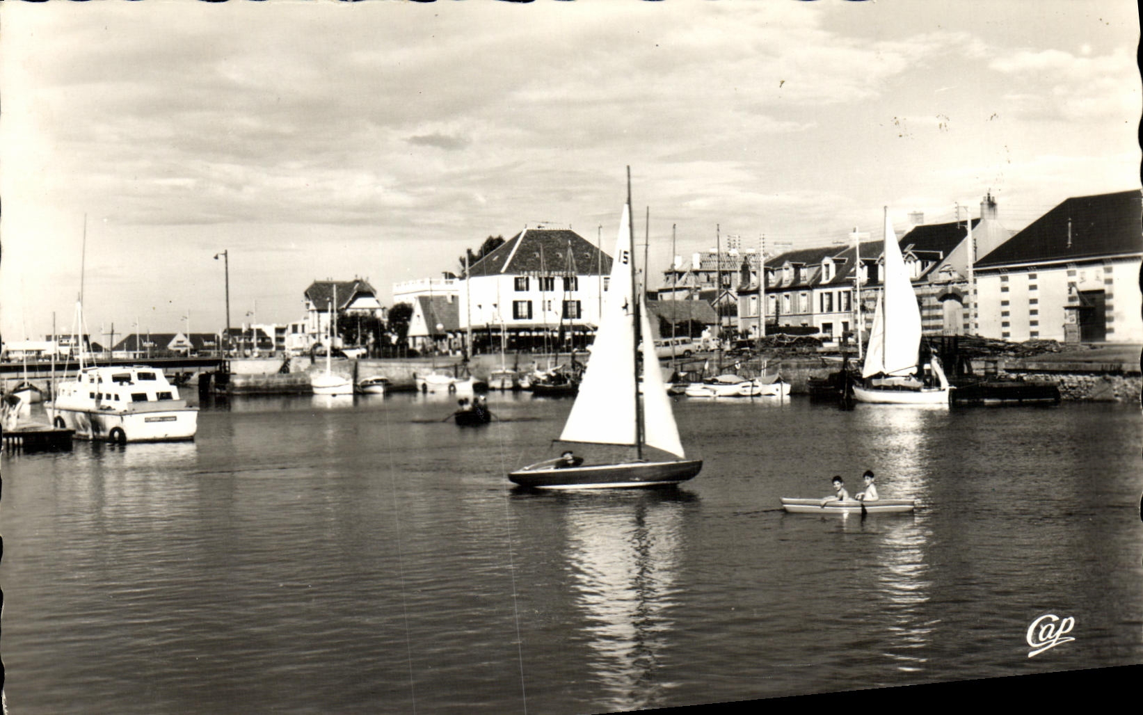 COURSEULLES-SUR-MER — Le Port et les Voiliers — Cap