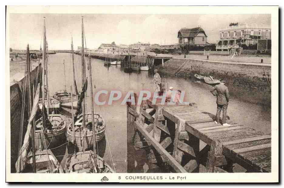 CPA Courseulles Le Port Bateaux