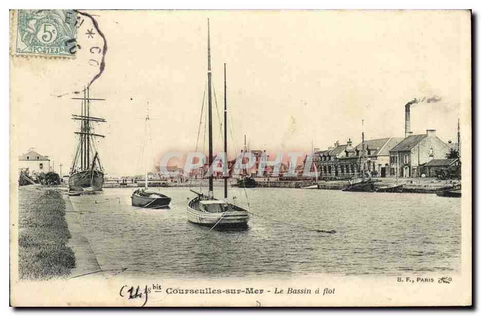 CPA Courseulles Sur Mer Le Bassin a flot Bateaux 