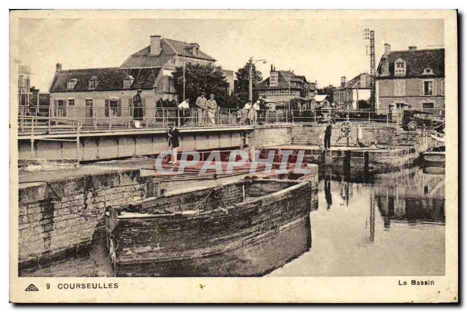 CPA Courseulles Le Bassin pecheurs