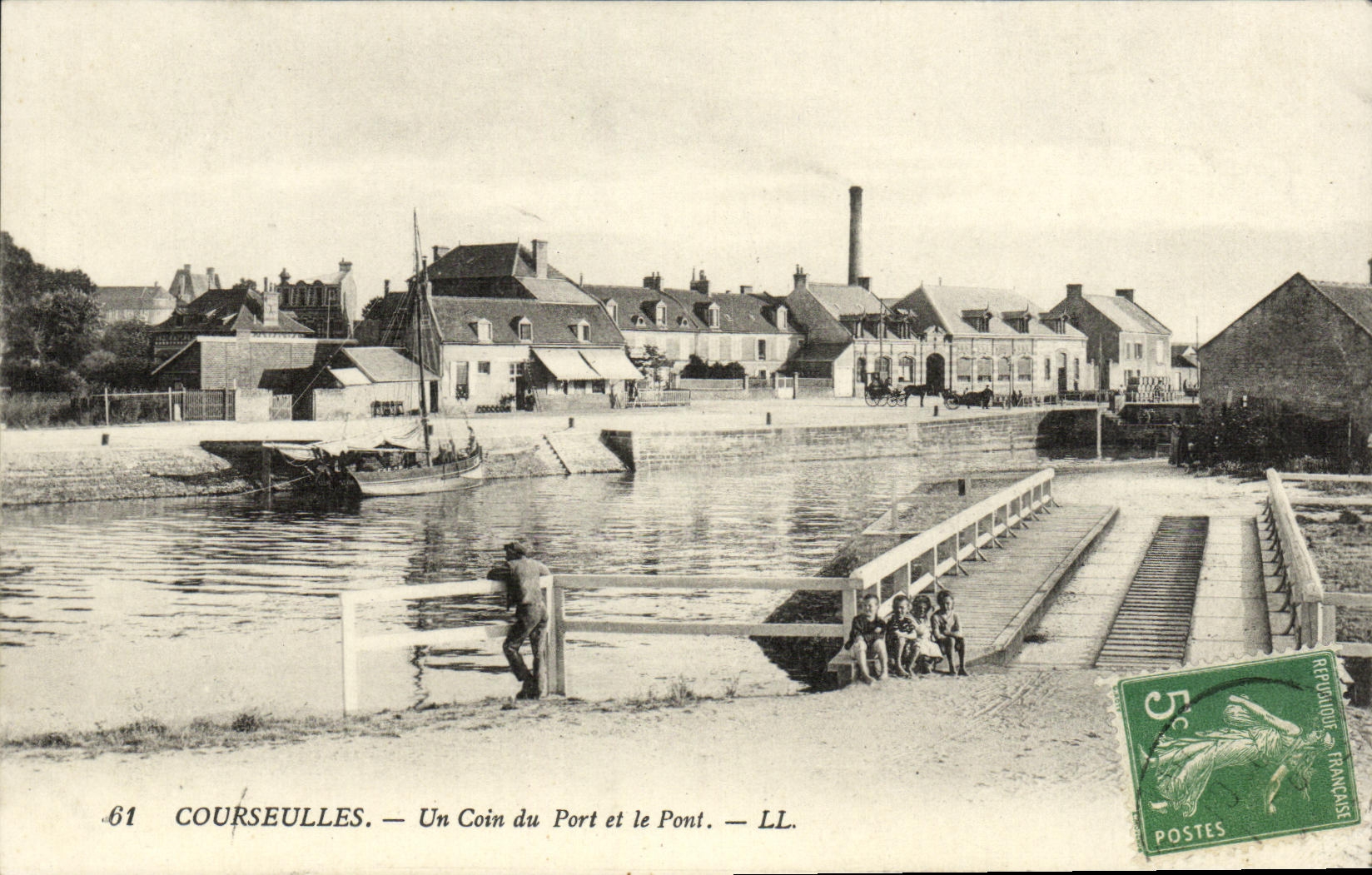Courseulles — Un Coin du Port et le Pont — LL.