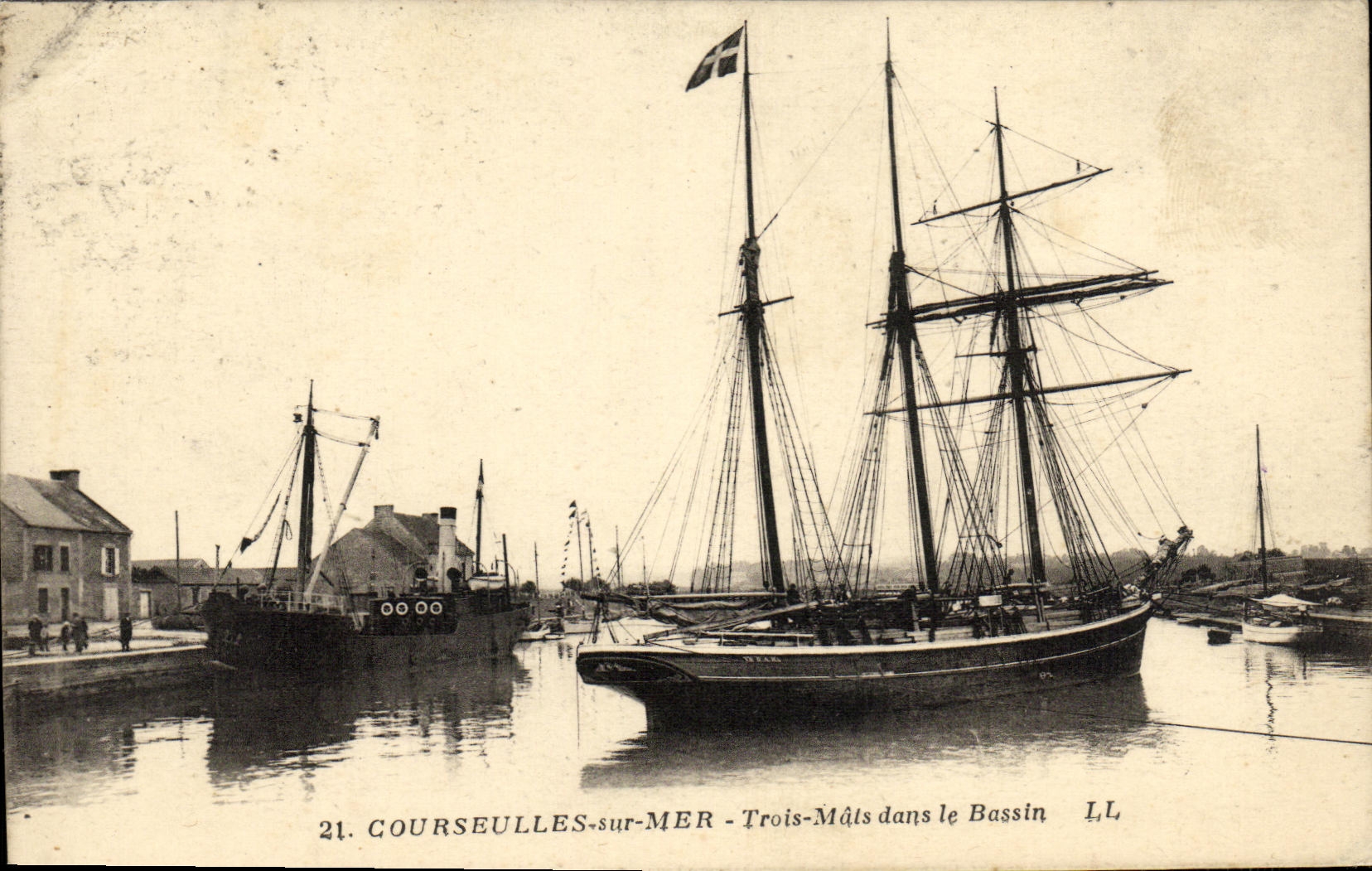 CPA Courseulles Sur Mer Trois mats dans le bassin Bateau voilier 