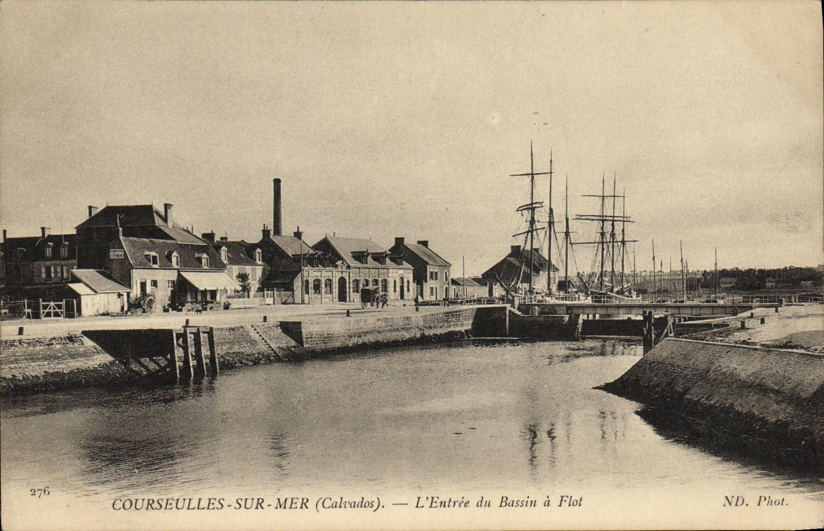 COURSEULLES-SUR-MER (Calvados) — L'Entrée du Bassin à Flot — ND. Phot. n°276