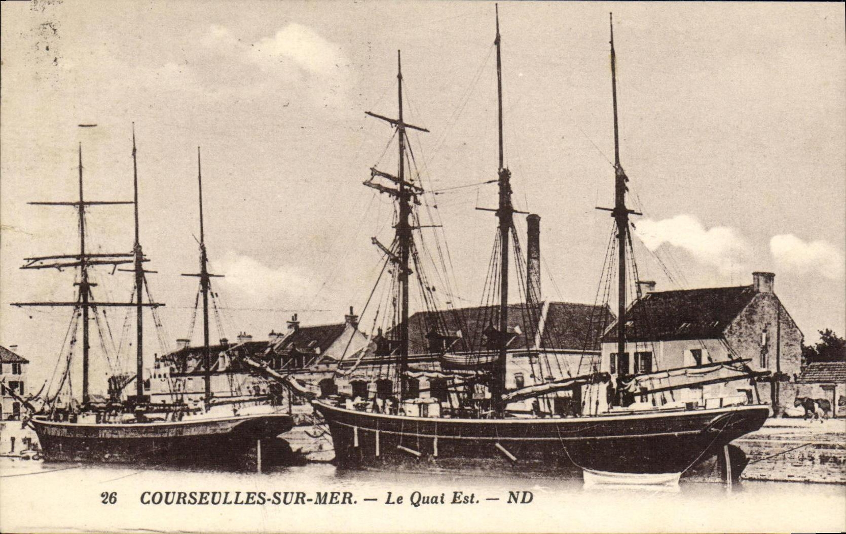 CPA Courseulles Sur Mer Le Quai Est Bateau Voilier
