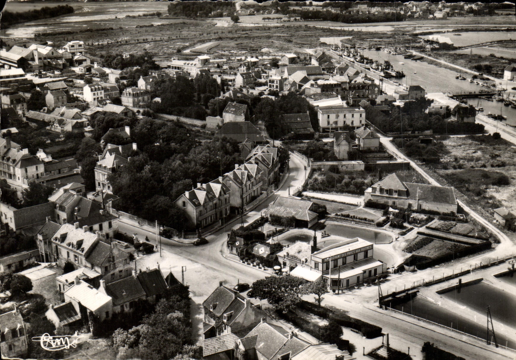 Courseulles-sur-Mer — Vue aérienne — Éditeur A. M. Cliché