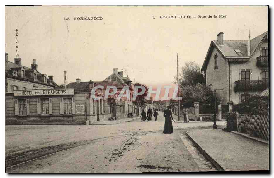 Courseulles-sur-Mer — Rue de la Mer — La C. P. A. - Paris