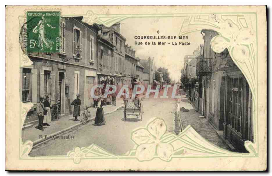 CPA Courseulles Sur Mer Rue de la Mer La Poste