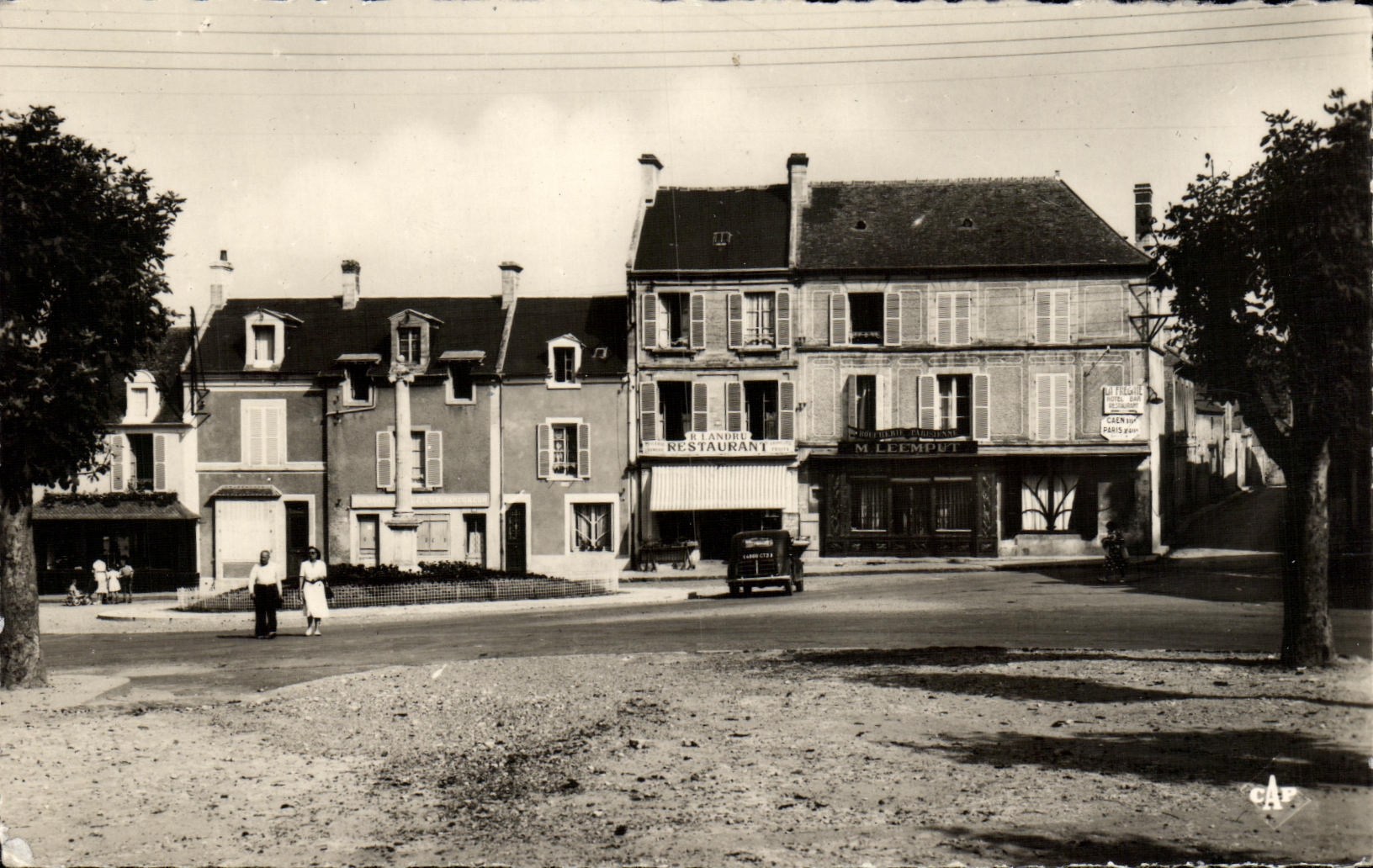 Courseulles-sur-Scie - Place de la Mairie — Restaurant M. Lempuit — éditeur C.A.P. Paris