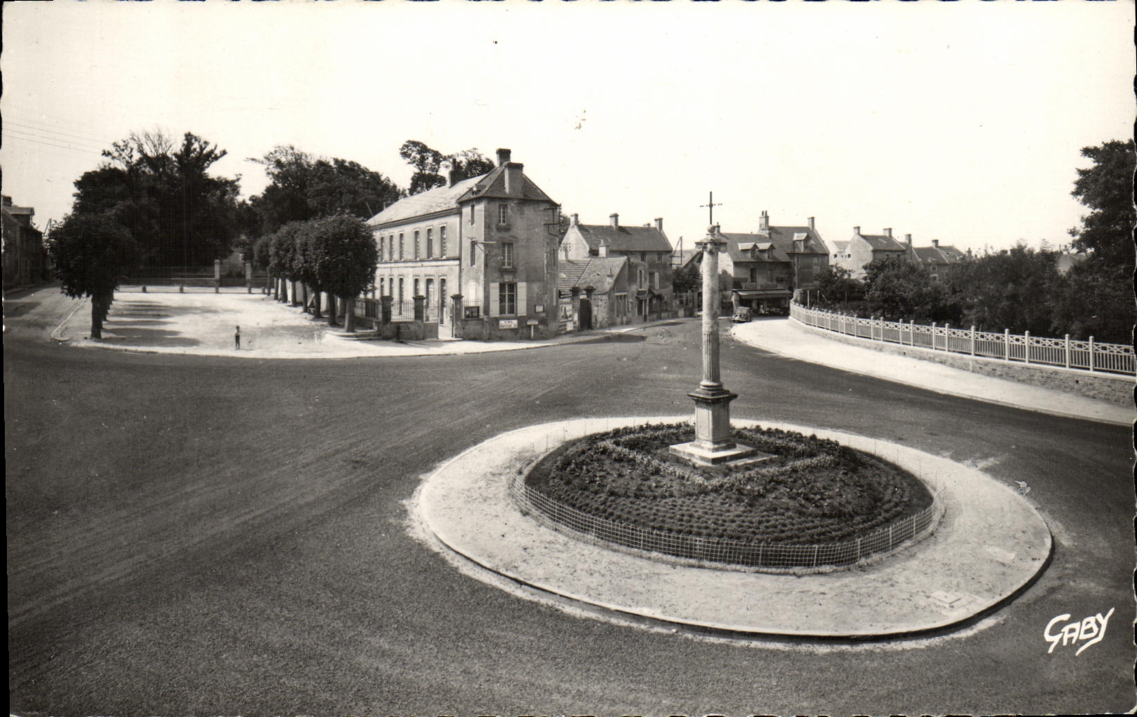 CPM Courseulles Sur Mer Place de la Mairie