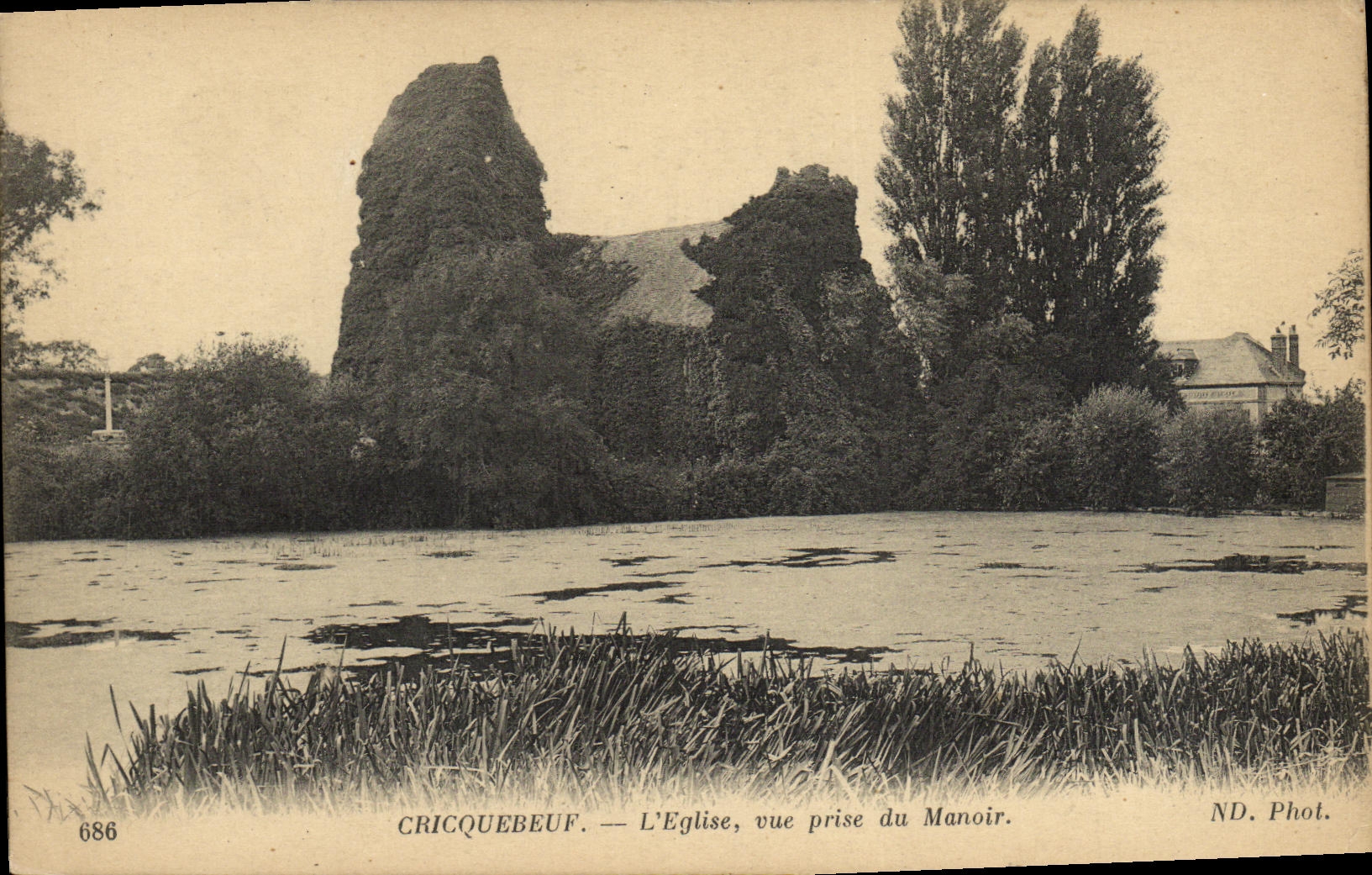 Cricquebeuf — L'Église, vue prise du Manoir — ND. Phot.