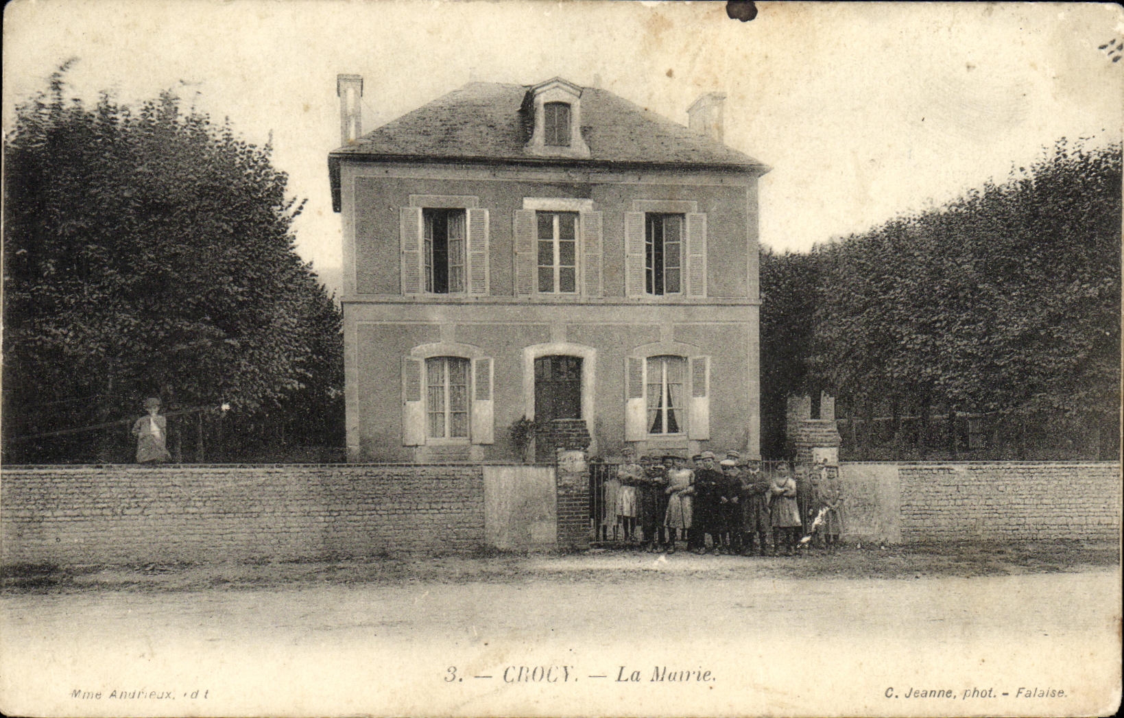 CROCY — La Mairie — C. Jeanne, phot. - Falaise