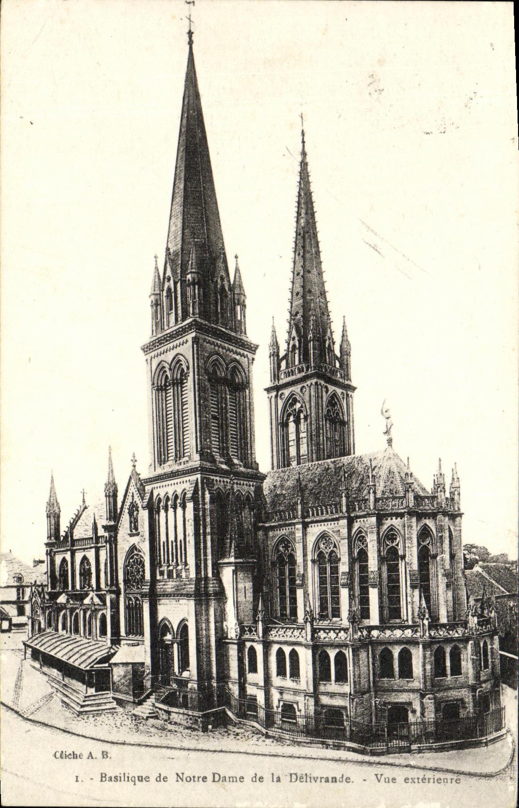 Basilique Notre-Dame de la Délivrande — Vue extérieure — Cliche A. B.