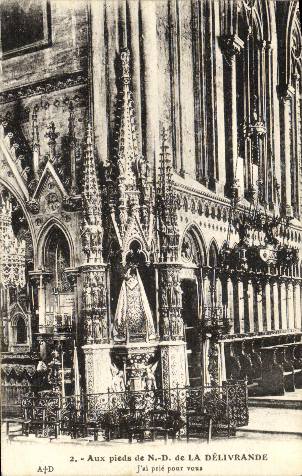 Aux pieds de N.-D. de La Délivrande — Intérieur de la cathédrale — A. Dubord, édit. (Calvados), n°2
