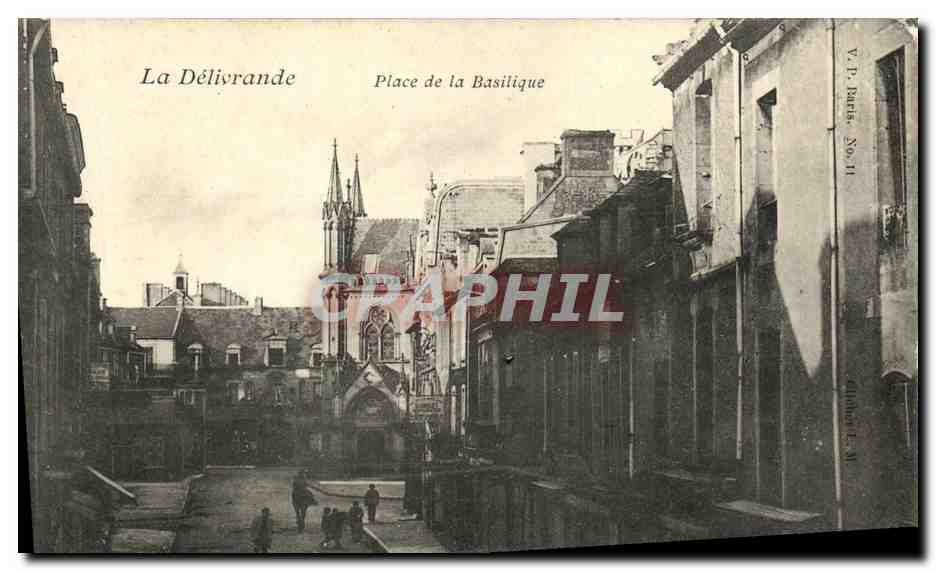 CPA La Delivrande Place de la Basilique