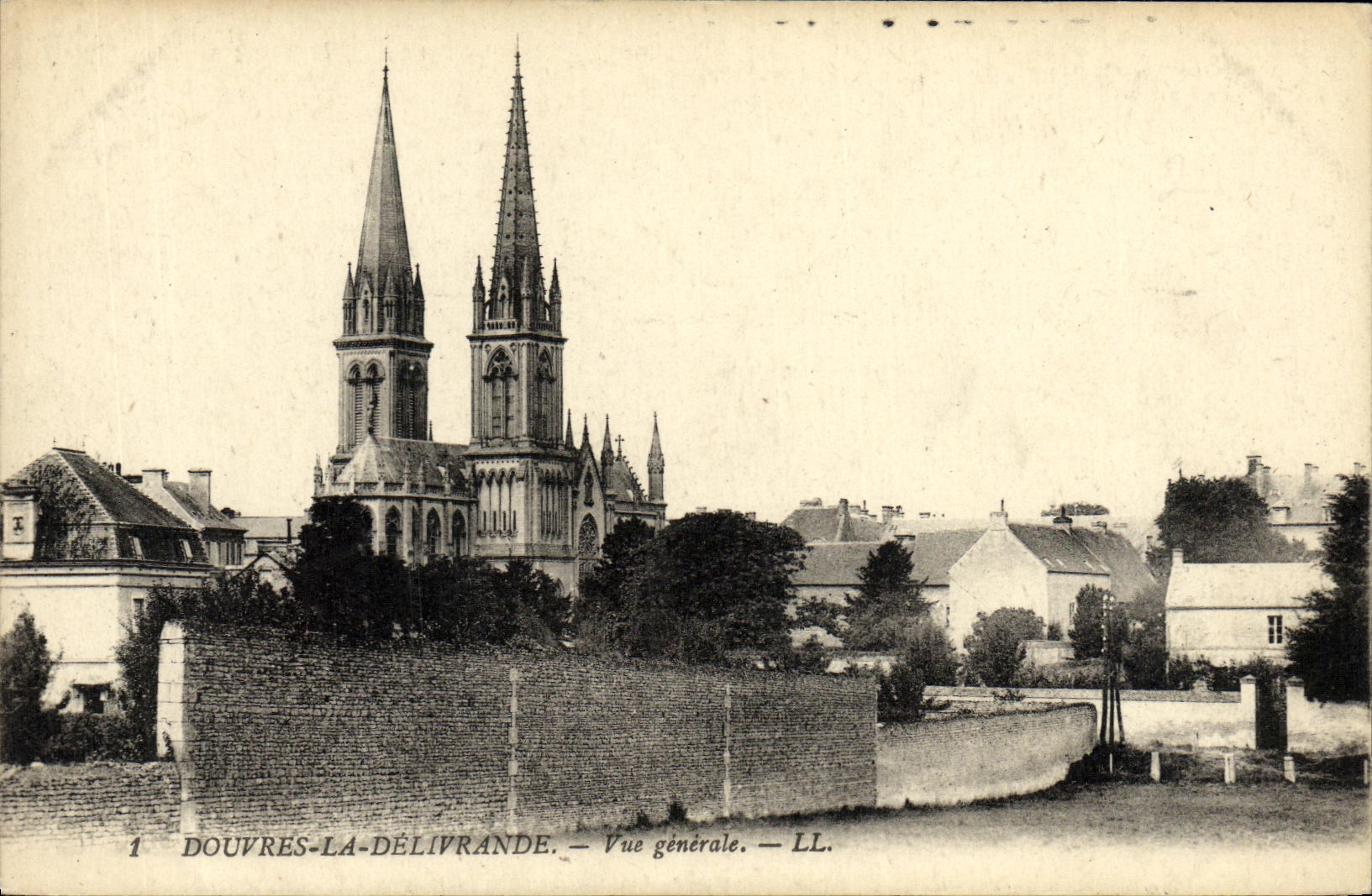 Douvres-la-Délivrande — Vue générale — LL.