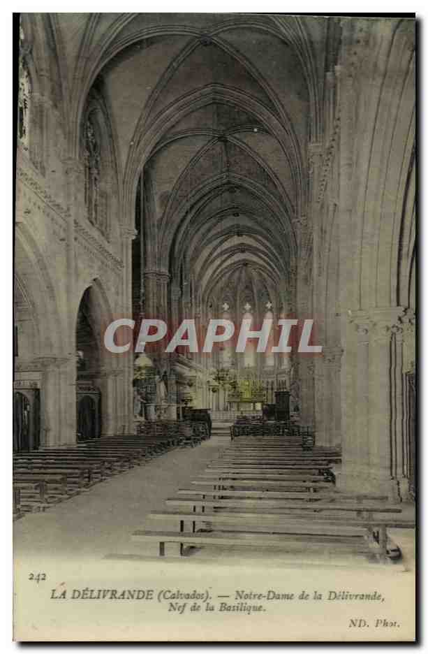 La Délivrande (Calvados) — Notre-Dame de la Délivrande, Nef de la Basilique — ND. Phot.