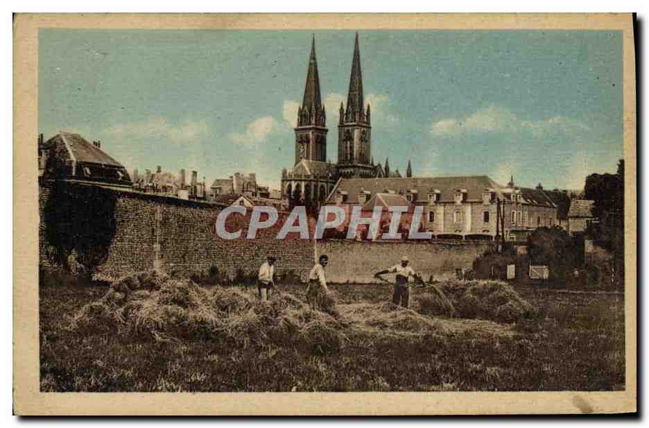 CPA La Delivrande Vue Generale sur Notre Dame de La Delivrande Paysans Culture Foins Fauchage 