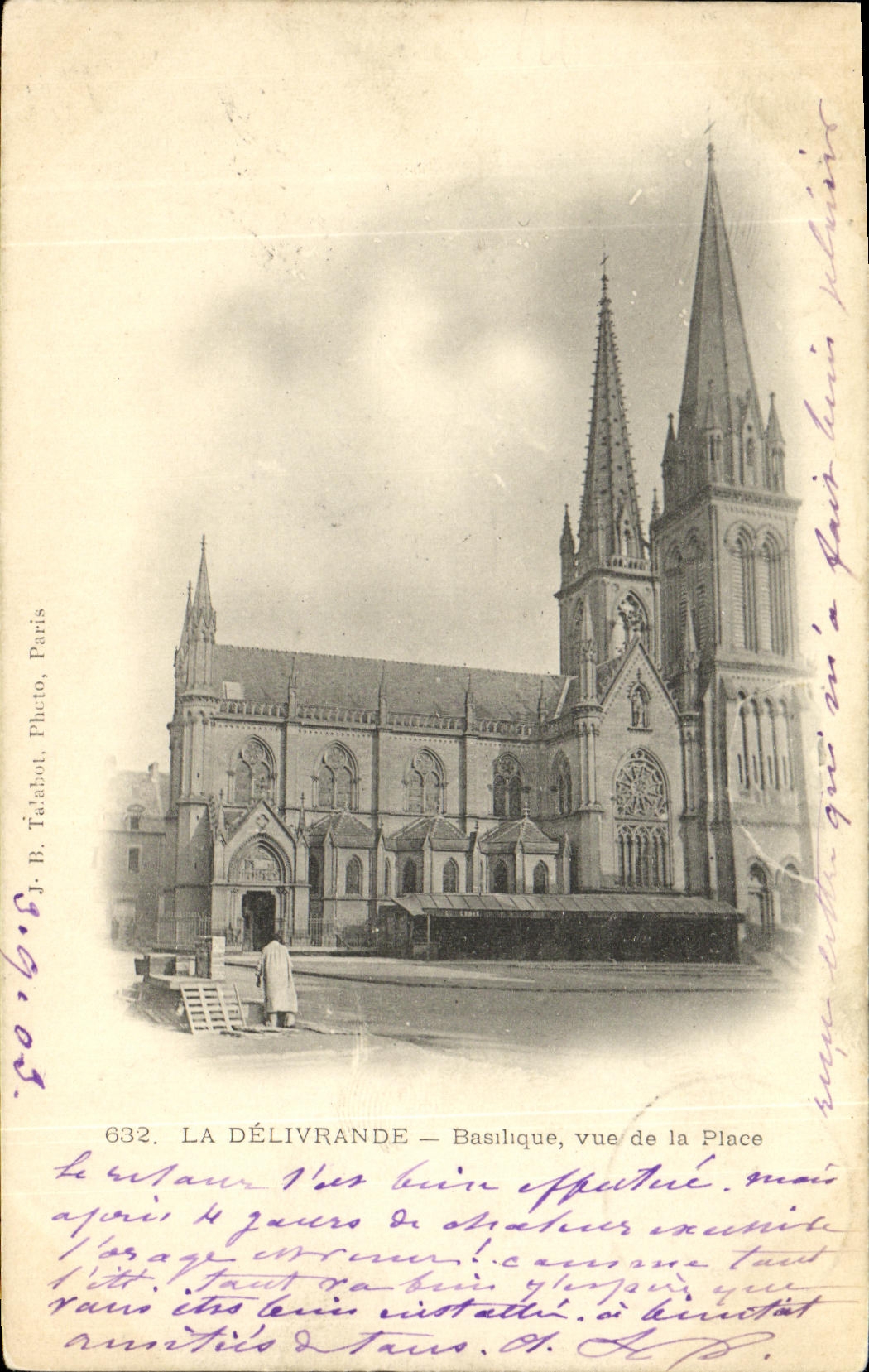 CPA La Delivrande Basilique Vue de la Place