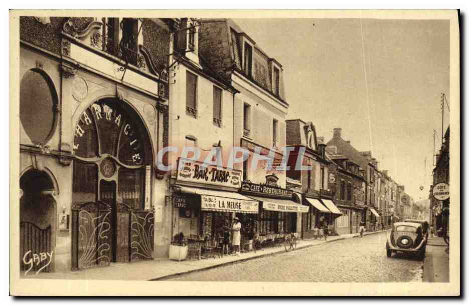 CPA La Delivrande Douvres La Grande Rue Bar Tabac La Meuse Pharmacie