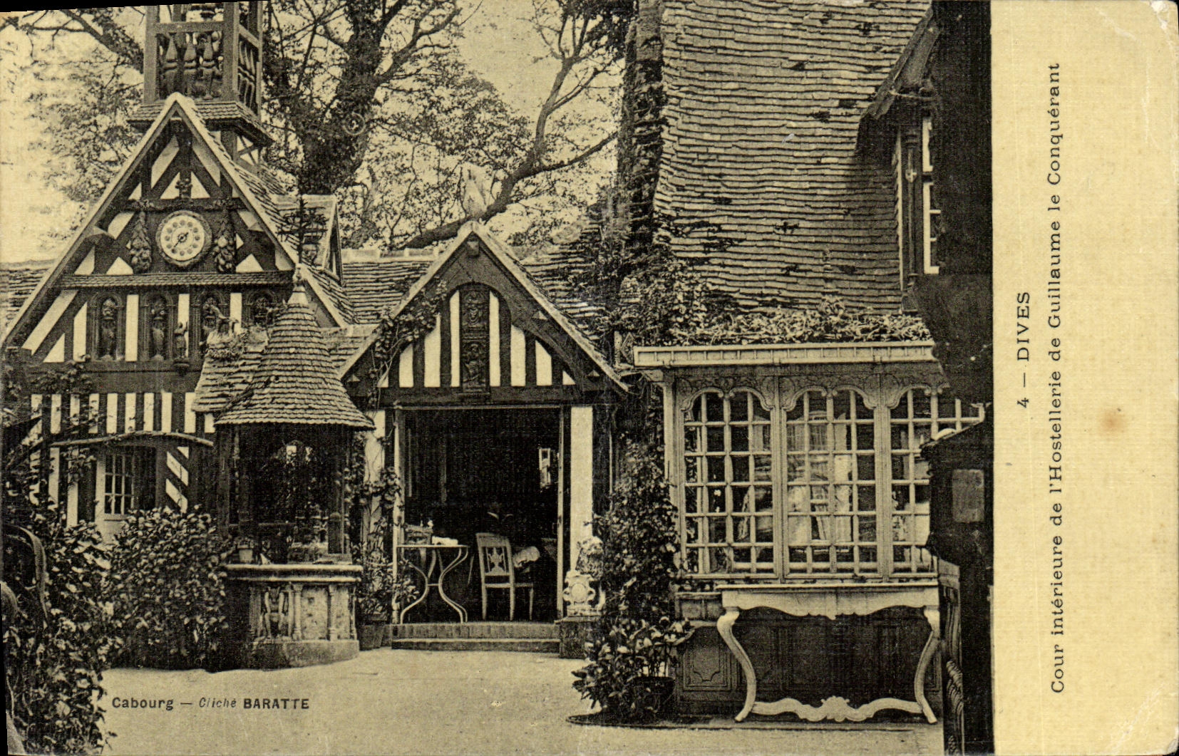Cour intérieure de l'Hostellerie de Guillaume le Conquérant — Cabourg — Gliche BARATTE