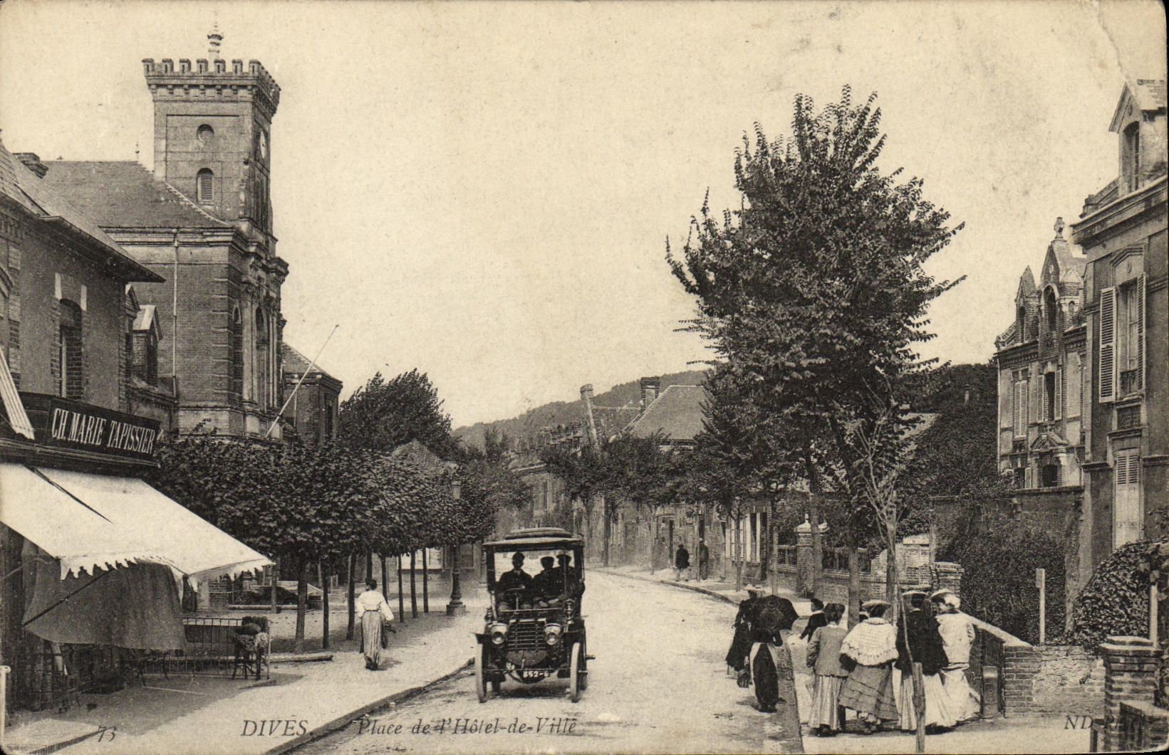 Divès — Place de l'Hôtel-de-Ville — CH. Marie Tappissier