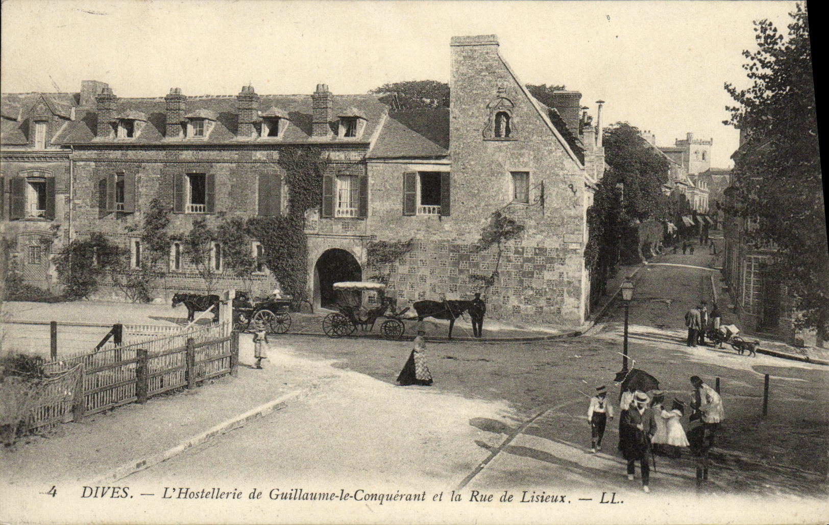 Dives — L'Hostellerie de Guillaume-le-Conquérant et la Rue de Lisieux — LL.