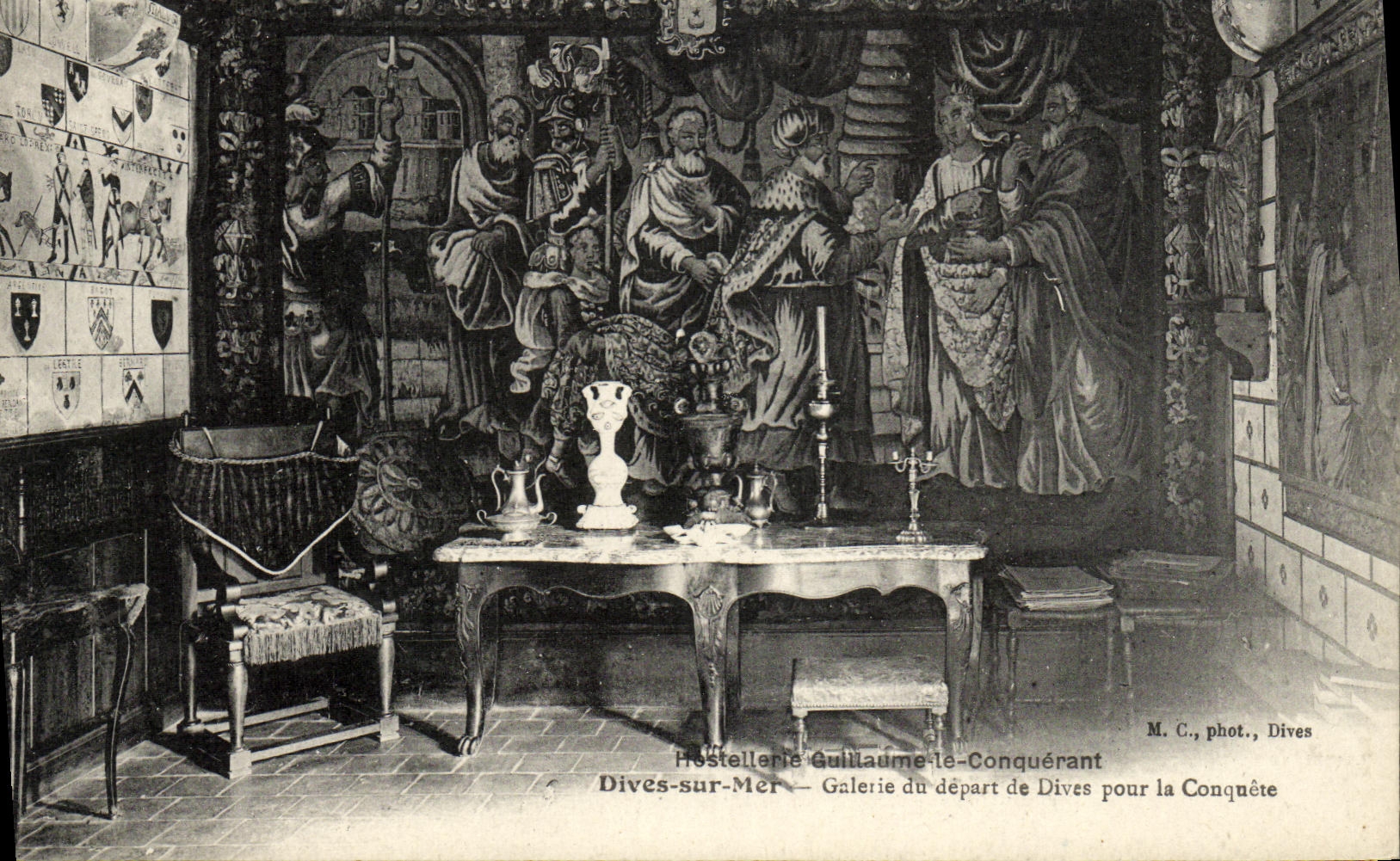 Hostellerie Guillaume-le-Conquérant — Galerie du départ de Dives pour la Conquête — M. C., phot., Dives