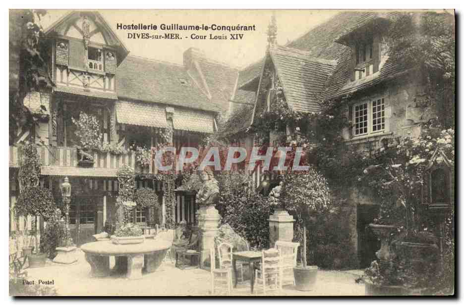 Hostellerie Guillaume-le-Conquérant — Dives-sur-Mer — Cour Louis XIV — Phot. Postel