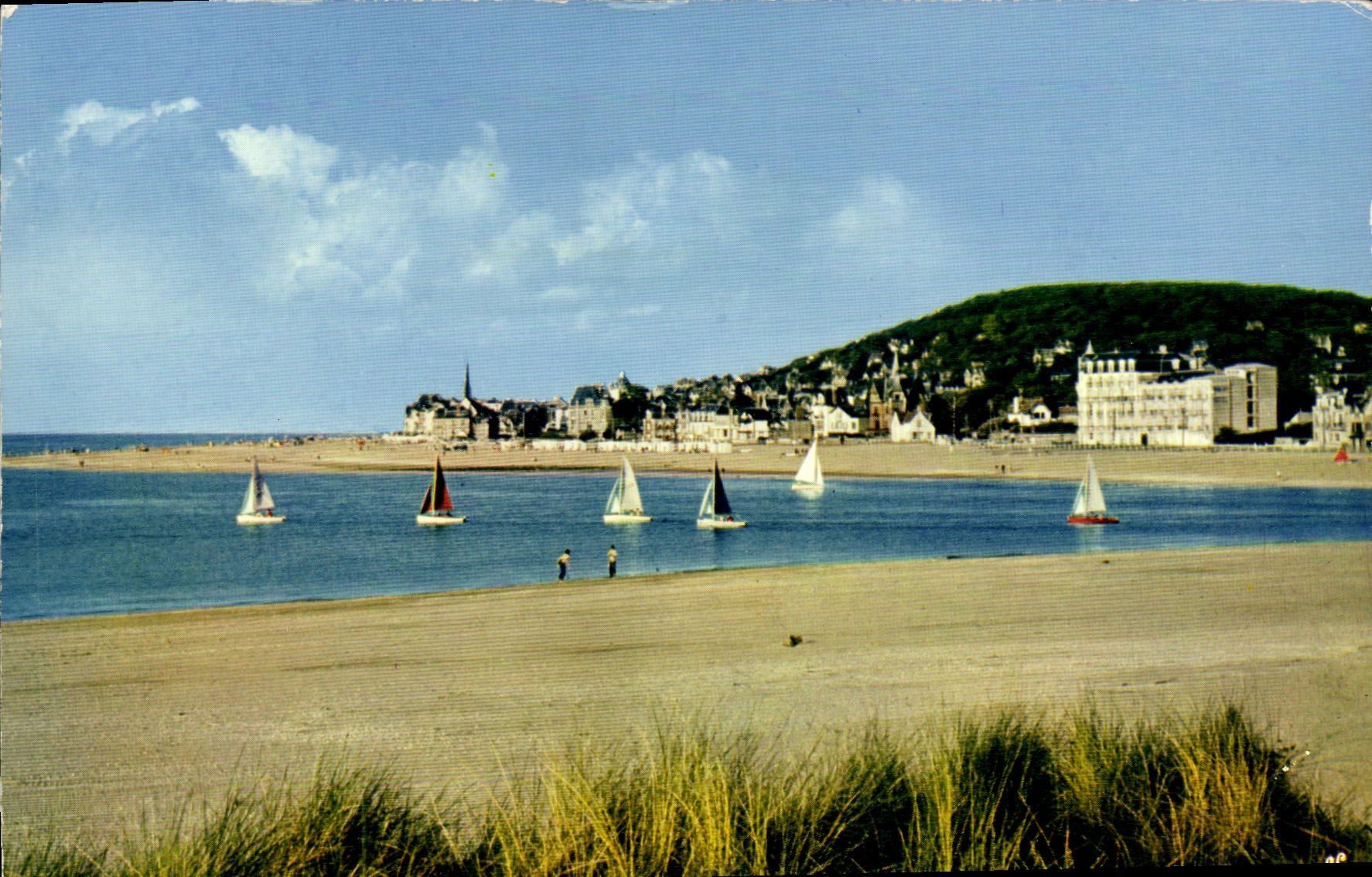 Dives-sur-Mer — La plage et la vue sur Houlgate — Éditions GREF, 1413/504