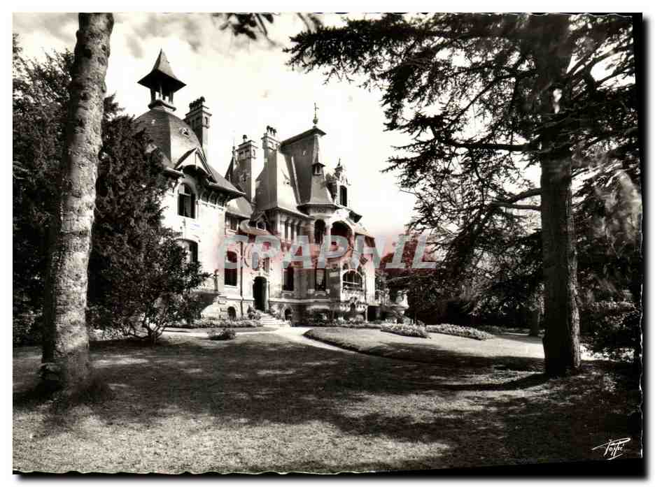 Château dans un parc arboré — photographie de Jean Poppe — Cliché Poppe Dives-sur-Mer