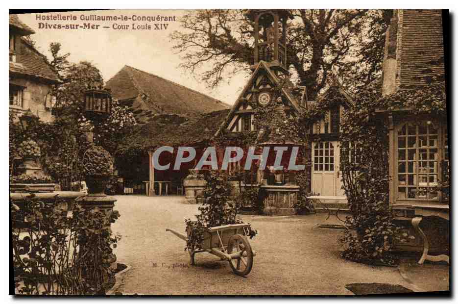 CPA Dives Sur Mer Hostellerie Guillaume le Conquerant Cour Louis XIV