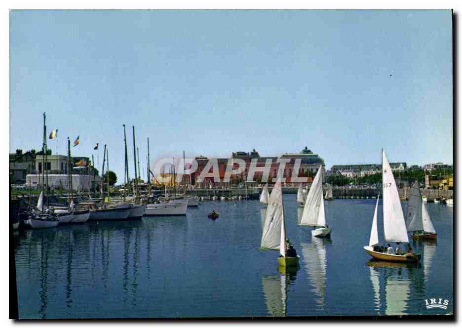 Deauville - Trouville (Calvados) — Le bassin des yachts et les voiliers — IRIS, n° 140162