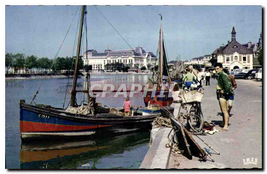Deauville - Le Bassin des Yachts et le Casino de Trouville — Compagnie des Arts Phototechniques