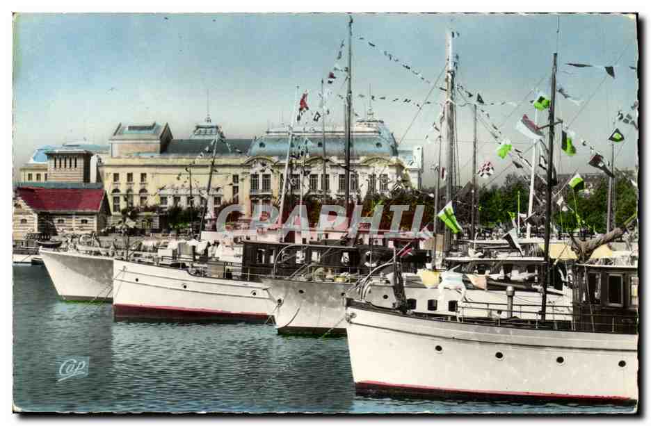 CPM Deauville Le Bassin des Yachts et le Casino de Trouville