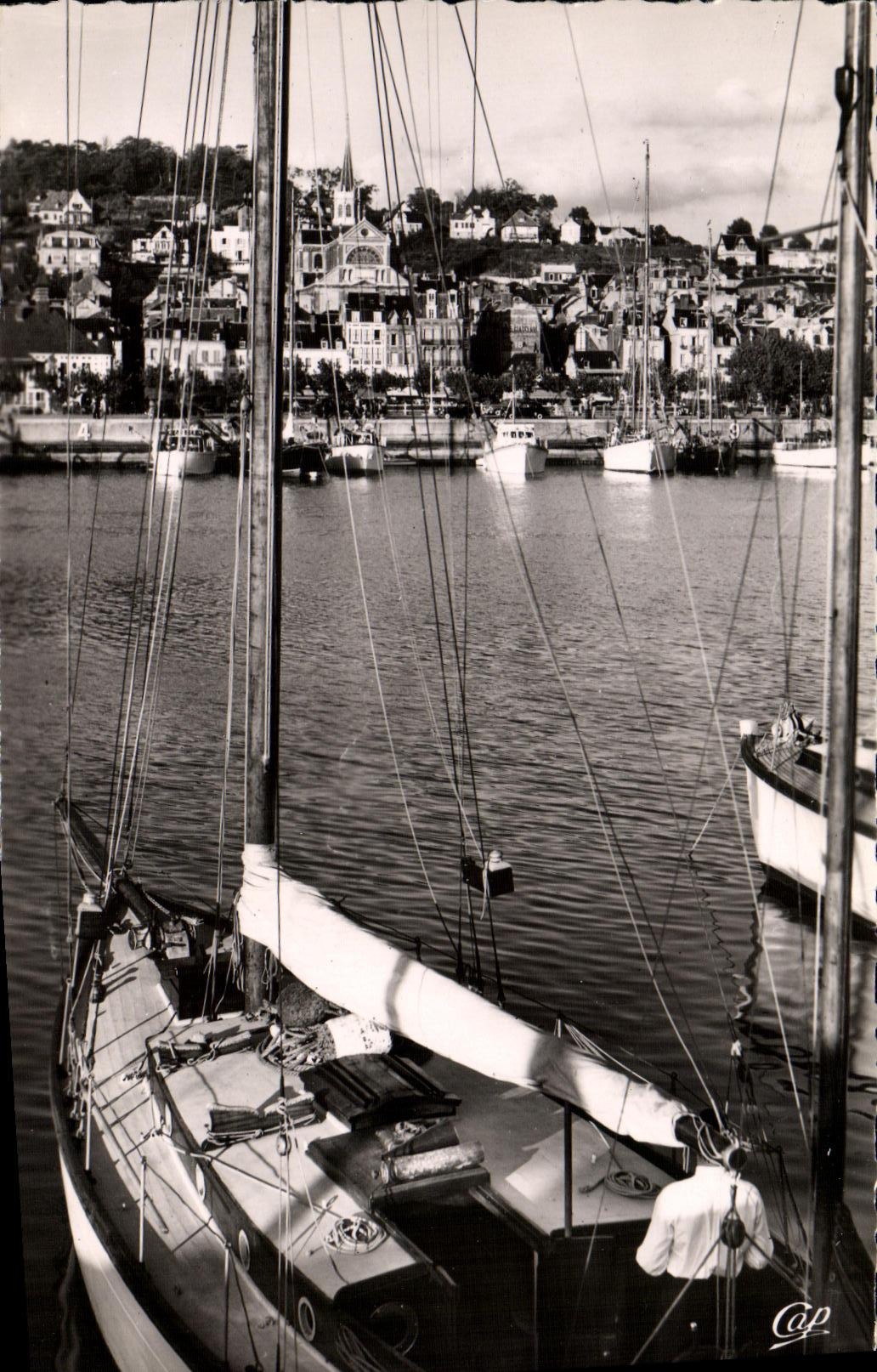 Deauville - Trouville — Le Bassin des Yachts — Cap