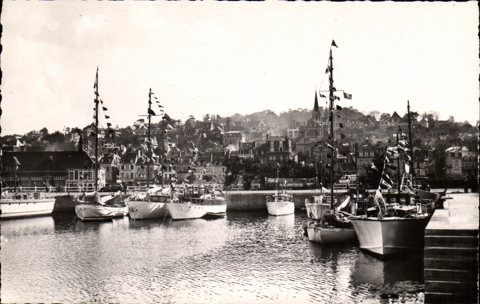 Bassin de los Yacht y vista general — Deauville (Calvados) — Edición GALF, París