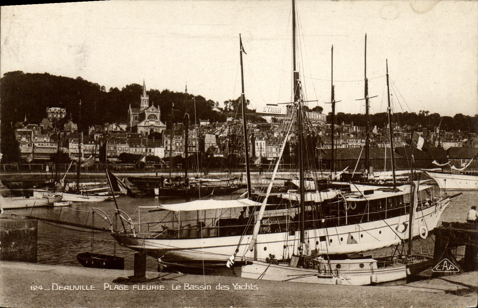 Deauville. Plage Fleurie. Le Bassin des Yachts — C.A.P. n°124